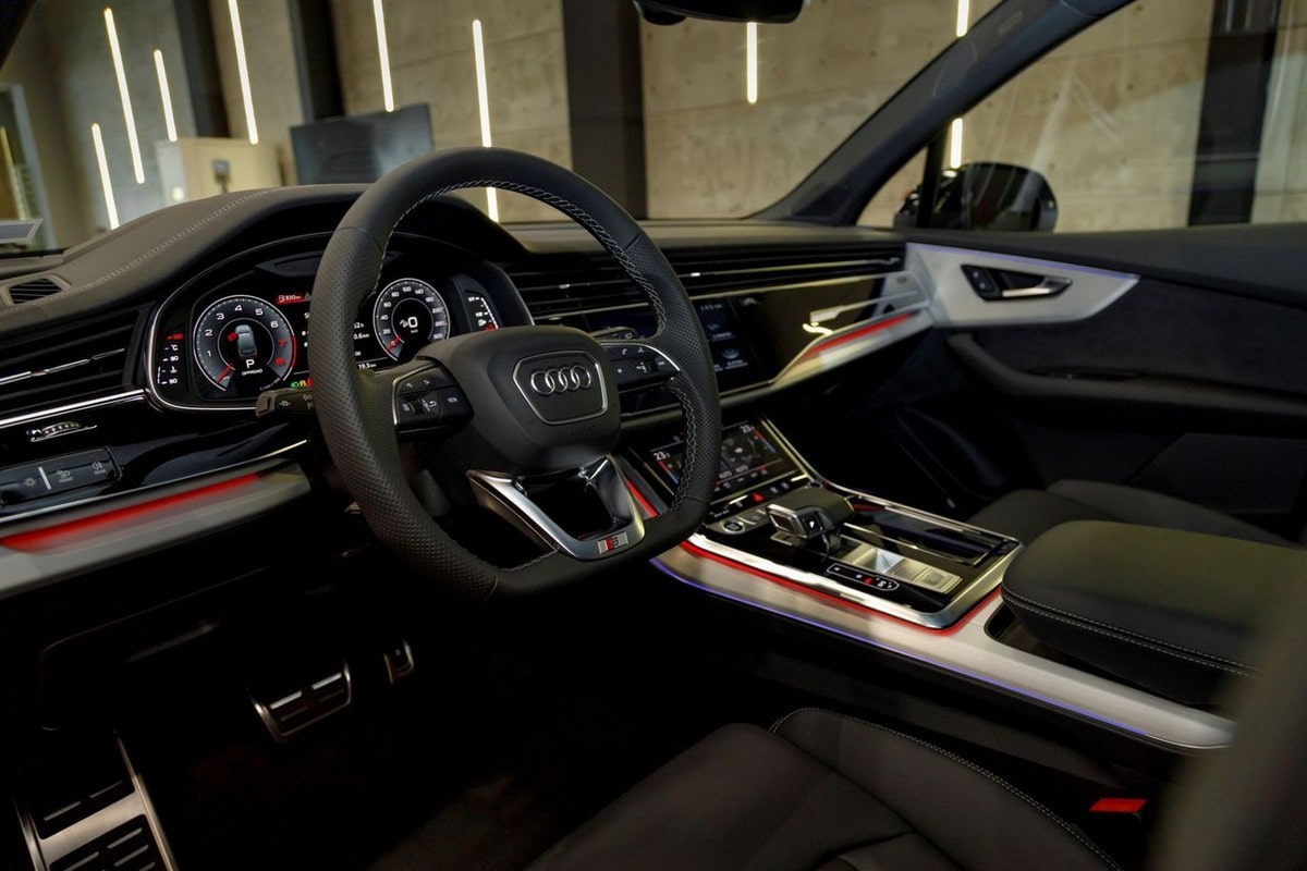 Khoang lái Audi Q7 nổi bật với hệ thống tiện ích hiện đại
