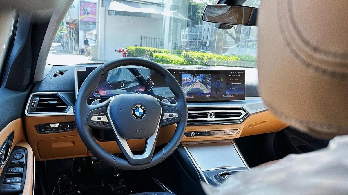 Khoang lái của BMW Series 3 2025 sang trọng và tích hợp nhiều công nghệ tiên tiến