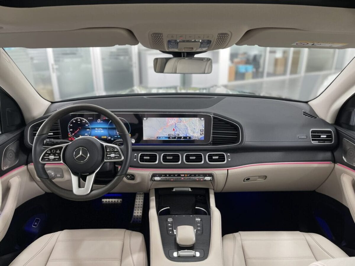 Khoang lái của GLS 450 thiết kế đẳng cấp và hiện đại