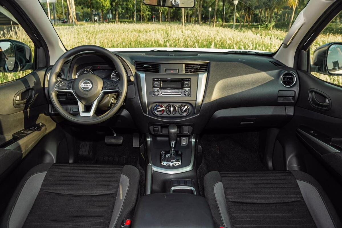 Khoang lái của Nissan Navara 2023 tích hợp nhiều ưu điểm vượt trội 