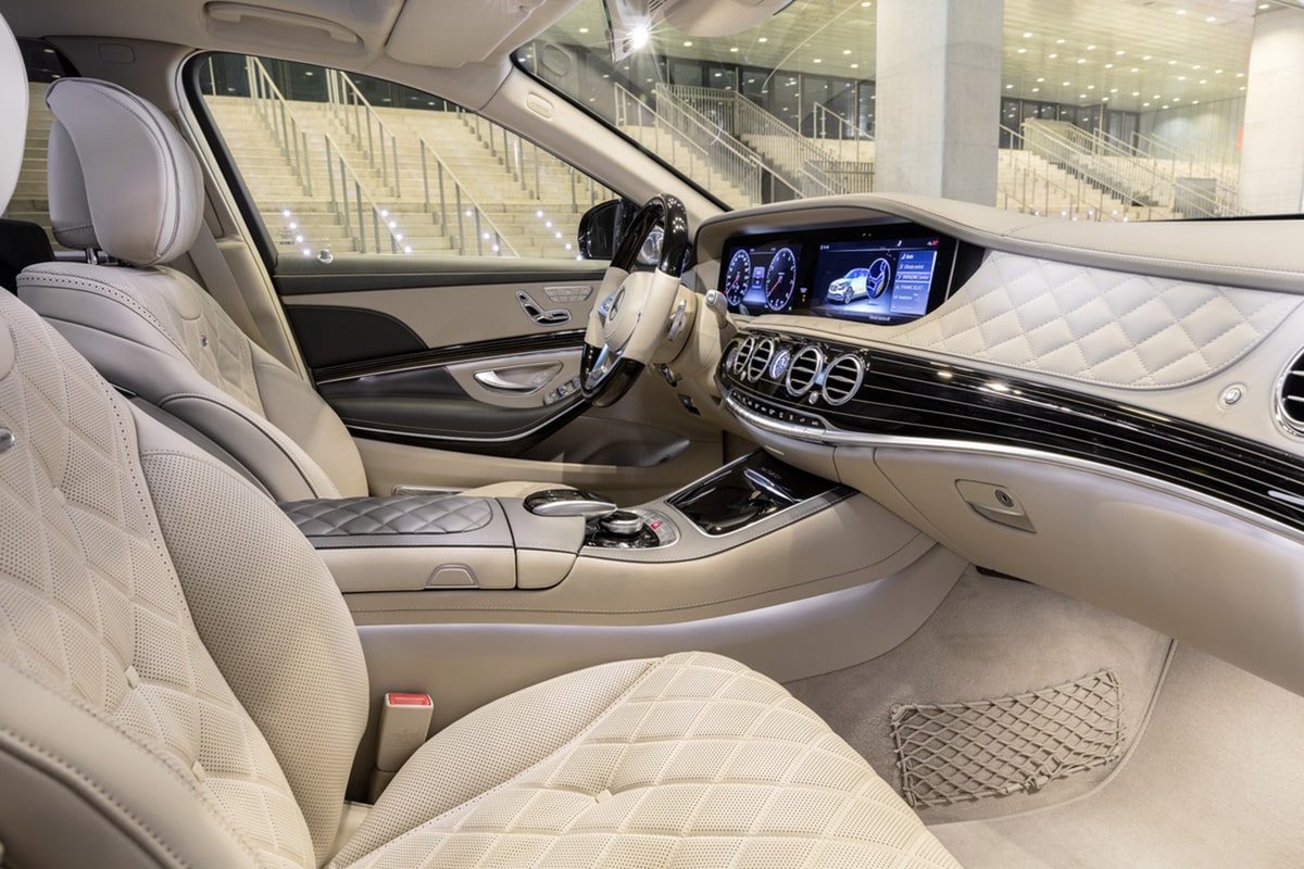 Khoang lái của S450 độc đáo, cổ điển xen hiện đại cực kỳ sang trọng