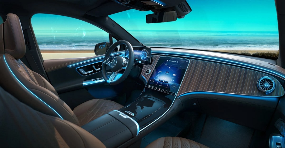 Khoang lái Mercedes EQE SUV được bố trí hiện đại