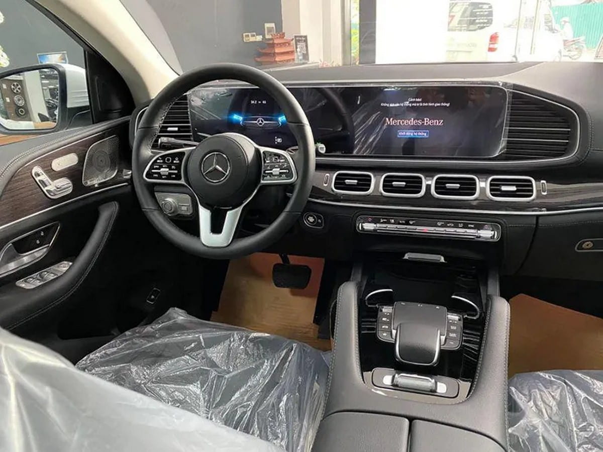 Khoang lái rộng rãi của Mercedes GLE