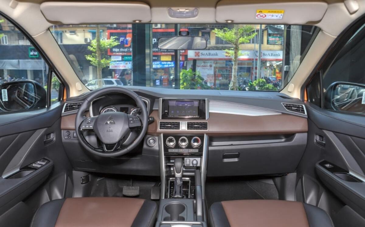Khoang lái sang trọng của Mitsubishi Xpander Cross