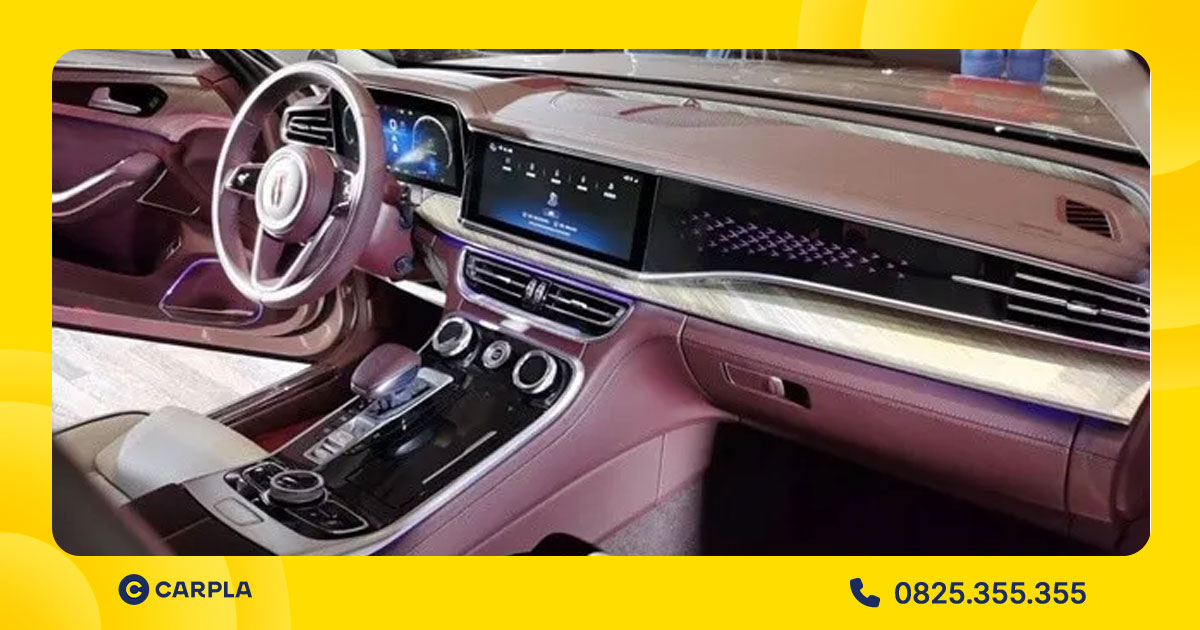 Khoang lái trang bị những công nghệ tiện nghi hiện đại