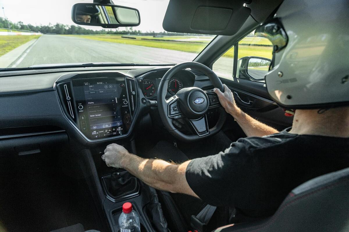 Khoang xe WRX 2023 tạo nên một không gian hiện đại và thu hút