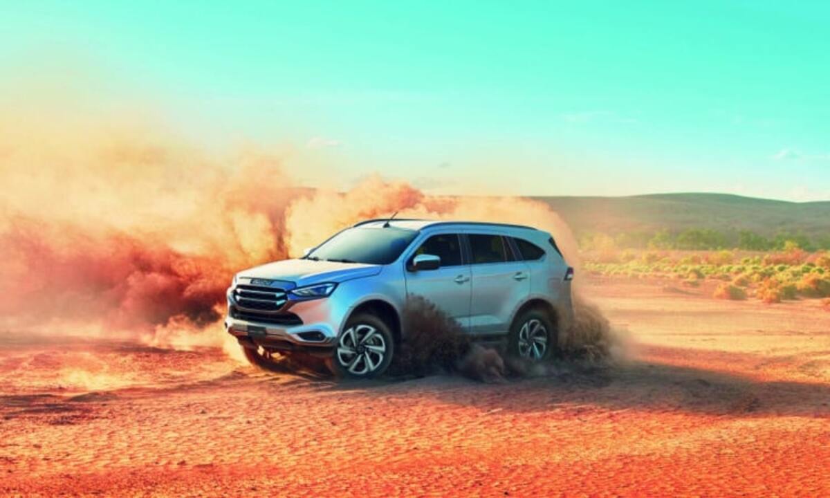 Khối động cơ dầu tăng áp 1.9L cho khả năng vận hành mạnh mẽ, vượt địa hình dễ dàng