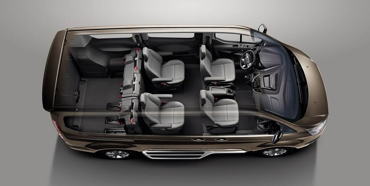 Không gian nội thất rộng rãi, khoang hành lý để được nhiều hàng hóa