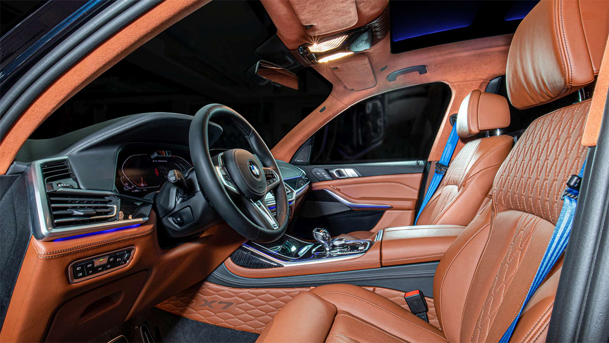 Khu vực lái của BMW X7 có trang bị tiên tiến hỗ trợ người lái