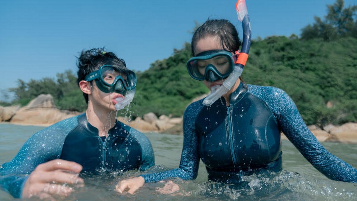 Kính lặn và ống thở