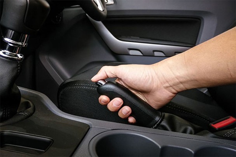 Kỹ thuật phanh xe ô tô trên đoạn đường trơn trượt hoặc đổ đèo