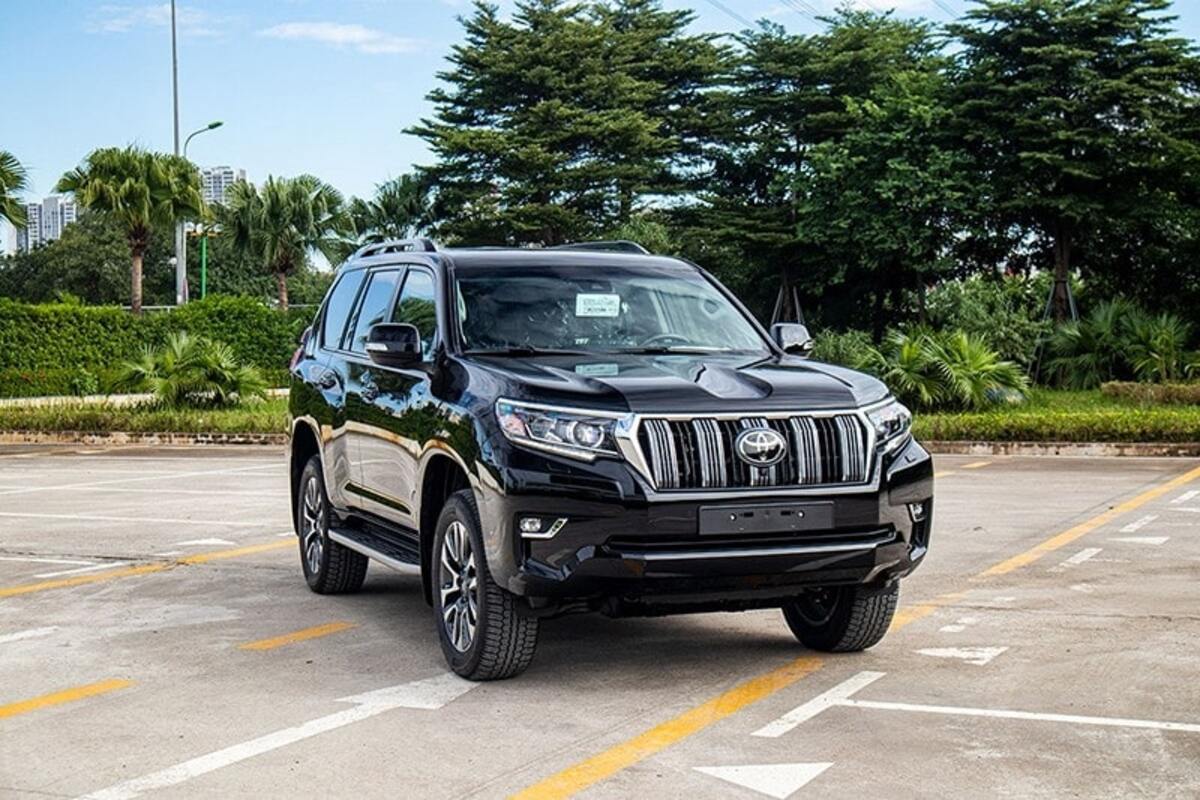 Land Cruiser Prado lăn bánh tại Việt Nam còn cần chi trả nhiều khoản phí