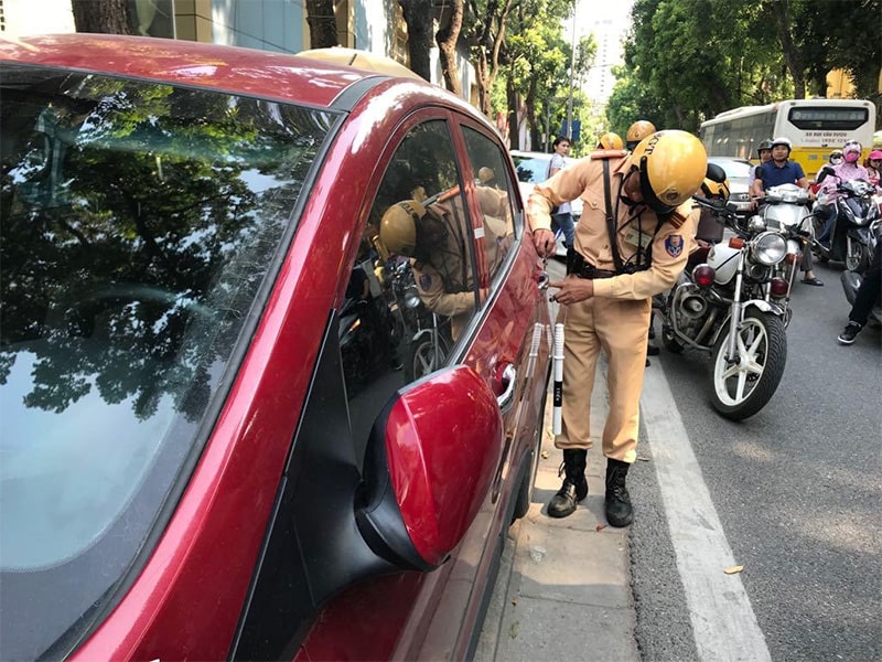 Lỗi dừng đỗ xe ô tô phạt bao nhiêu tiền