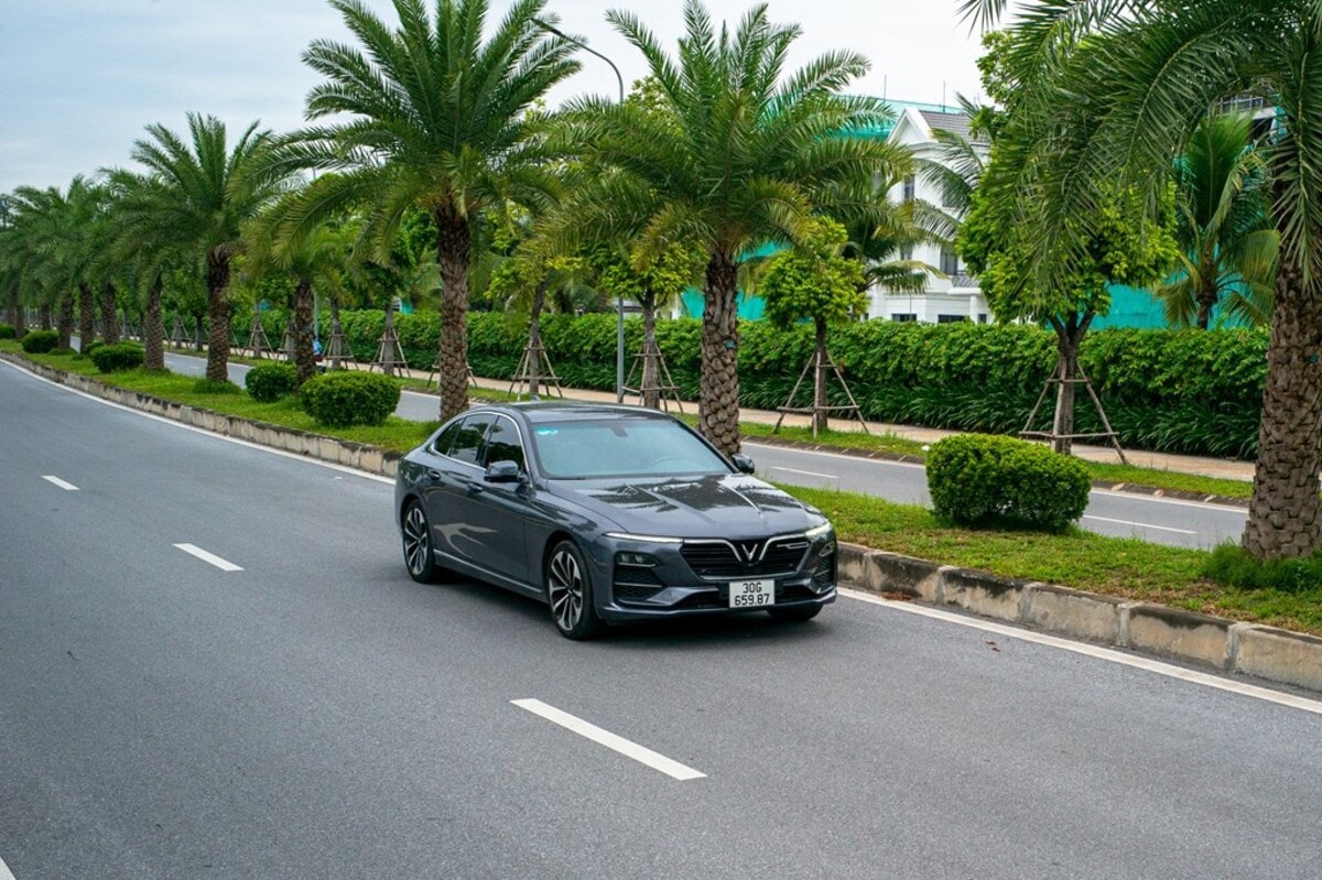 Lux A2.0 tương đối tiết kiệm nhiên liệu