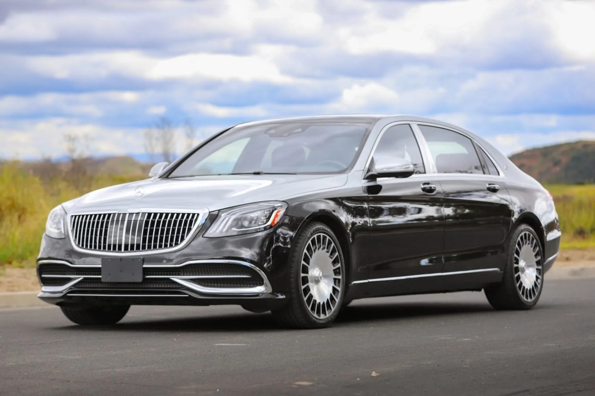 Maybach S650 Mercedes nổi bật giữa những đối thử tầm cỡ