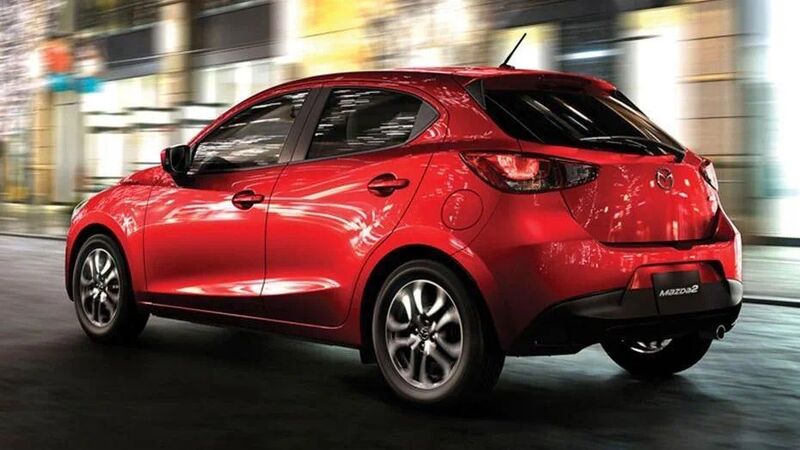Yaris vượt trội hơn Mazda 2 hatchback trong các tính năng an toàn và tiện nghi