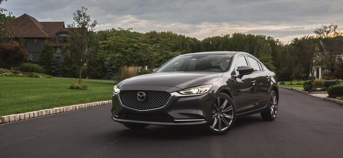 Mazda 6 2019 FL 2.0L tiêu chuẩn màu đen sang trọng