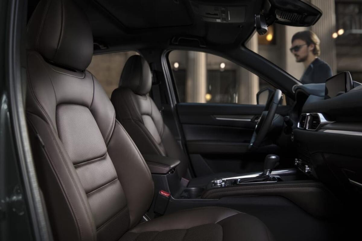 Mazda CX-5 duy trì cấu hình 5 chỗ ngồi cũng với chất liệu bọc da cao cấp