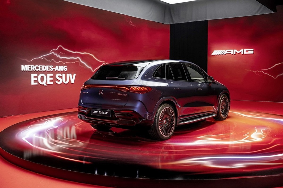 Mercedes EQE SUV mang lại cảm giác mượt mà