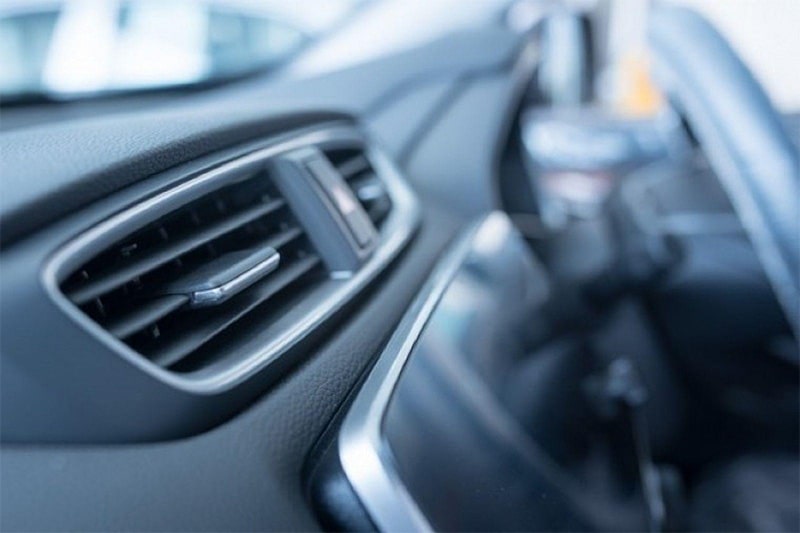 Xe hơi vừa nổ máy vừa bật điều hòa khi đứng im tốn nhiều xăng hơn bình thường