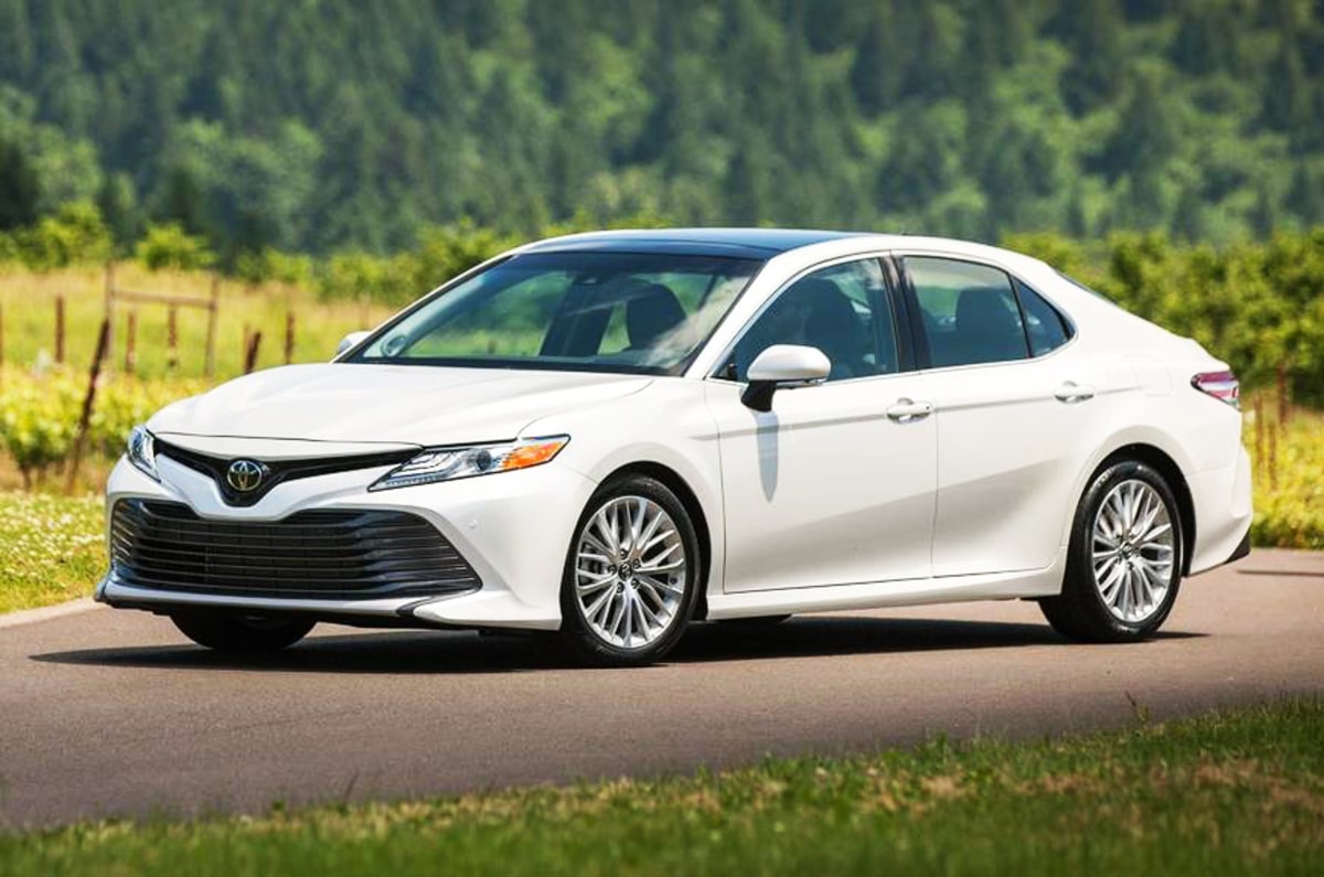 Nên mua Toyota Camry 2023 phiên bản nào?
