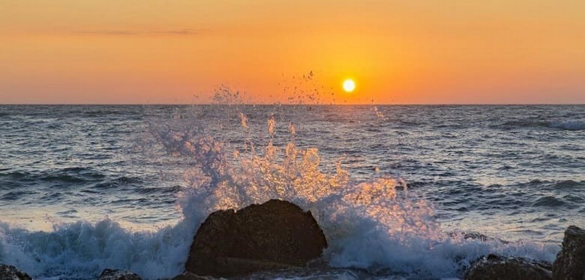 Ngắm hoàng hôn ở bãi đá Ông Địa