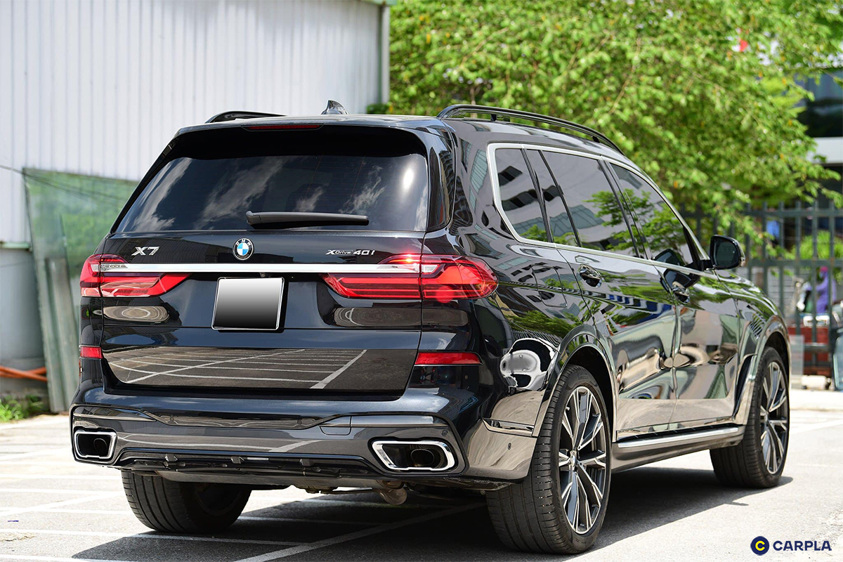 Đuôi xe của BMW X7 2023 mang cảm giác cứng cáp và nam tính
