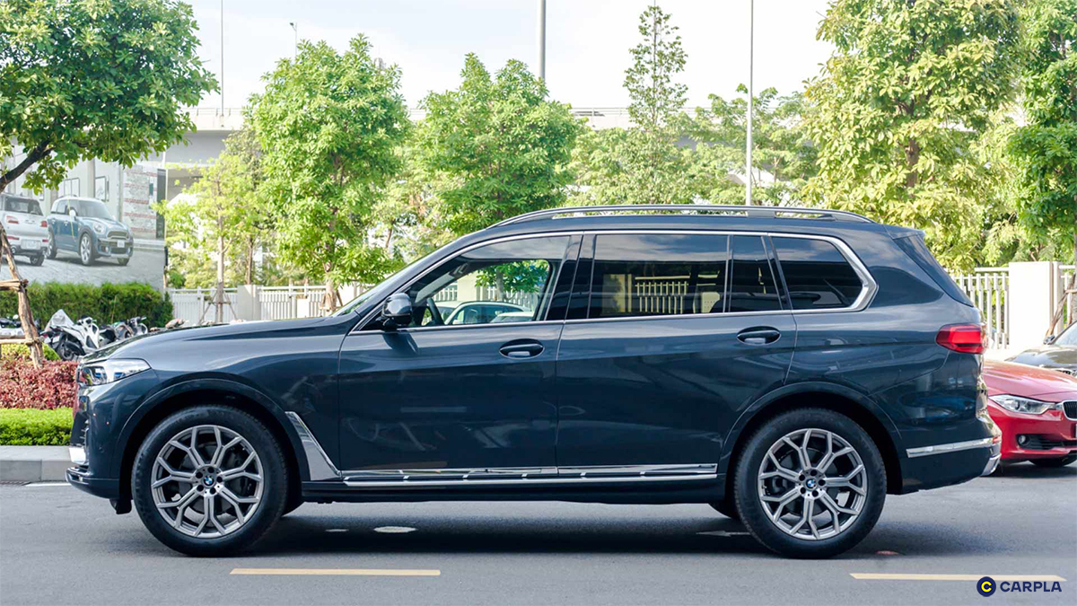 Về phần thân xe BMW X7 2023 không có quá nhiều thay đổi về thiết kế