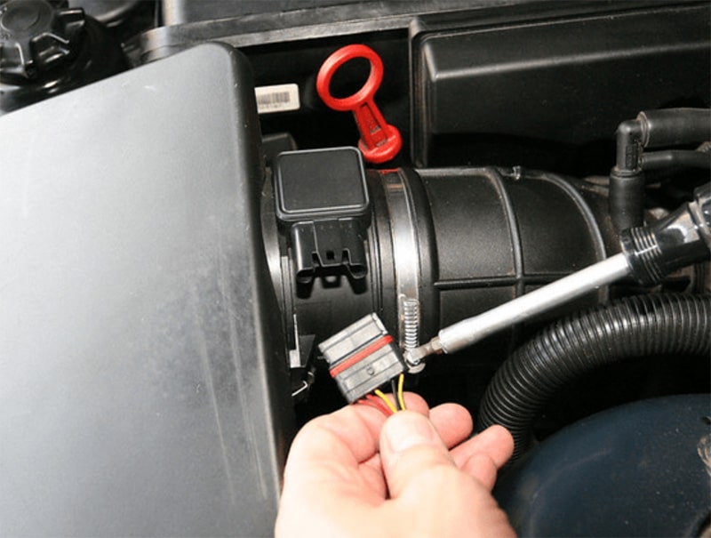 Nguyên nhân khiến đèn báo lỗi động cơ sáng liên tục