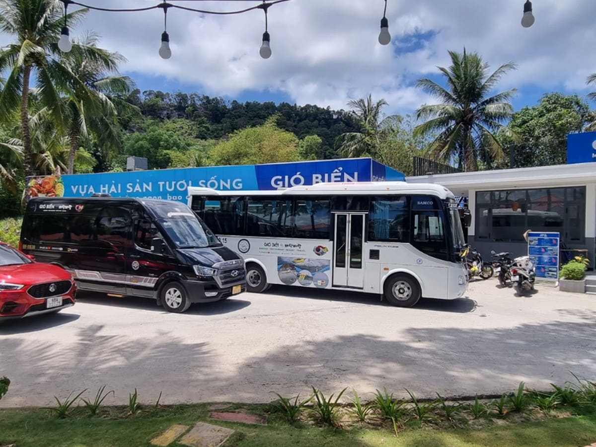 Nhà hàng có bãi đỗ xe oto