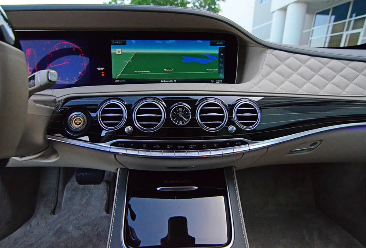 Nhiều tiện nghi hiện đại, thông minh được tích hợp trên Maybach S650