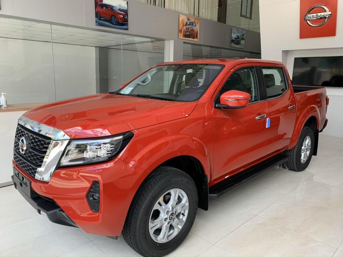 Nhiều tiện nghi tích hợp dễ dàng nhận thấy trên thân xe Nissan Navara 2023