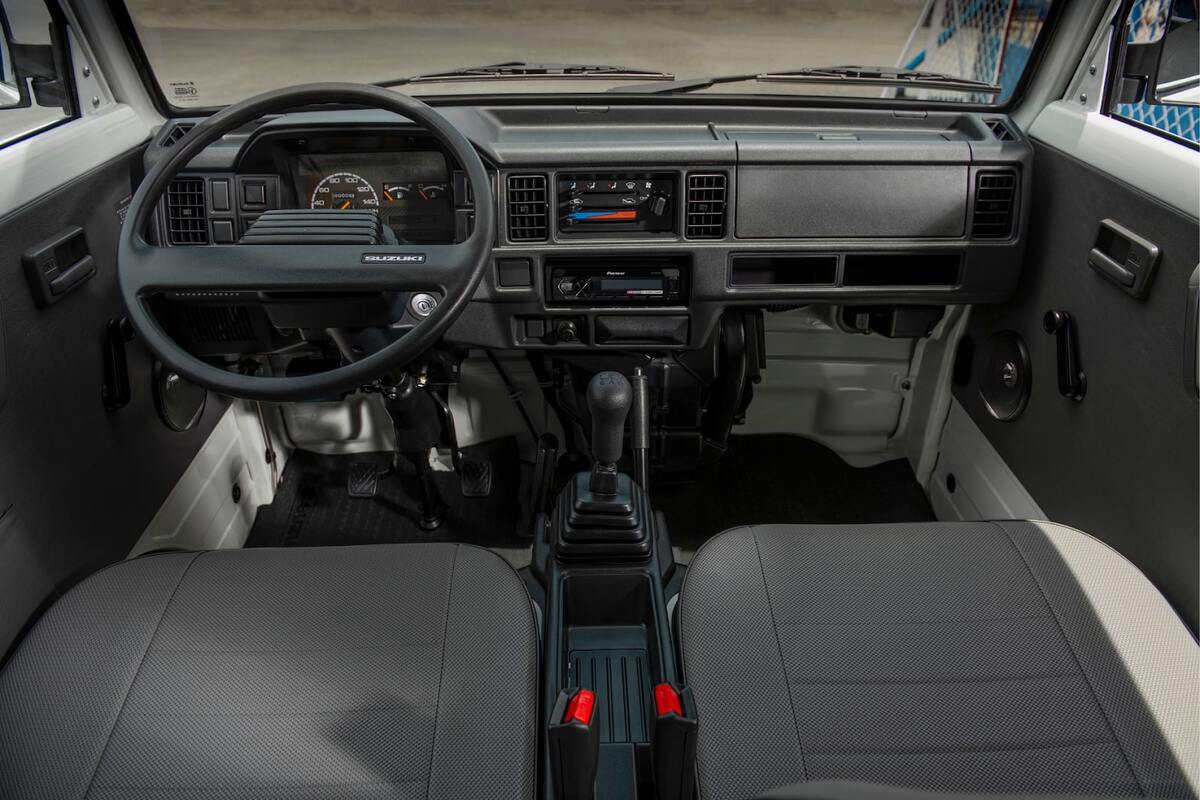 Nội thất trong xe trang bị những tính năng cơ bản đủ dùng