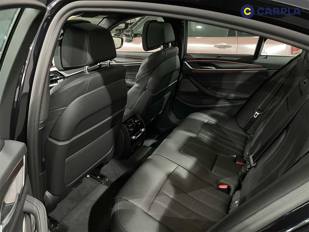 Ghế ngồi bọc da Dakota êm ái, sang trọng của BMW 530i