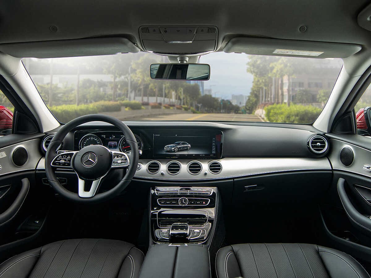 Nội thất E180 mang đậm phong cách thiết kế Mercedes S-Class hàng đầu, sang trọng