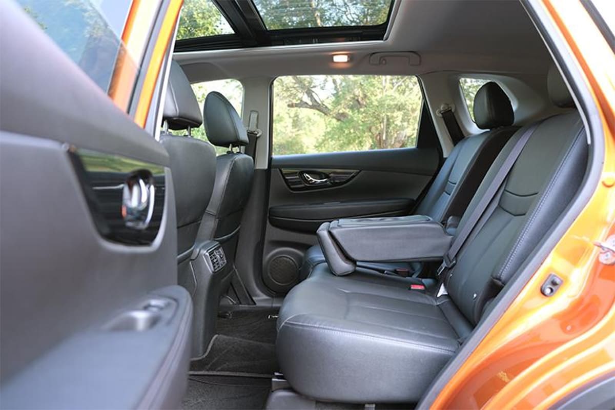 Ghế sau thoáng mang lại cảm giác thoải mái cho người ngồi