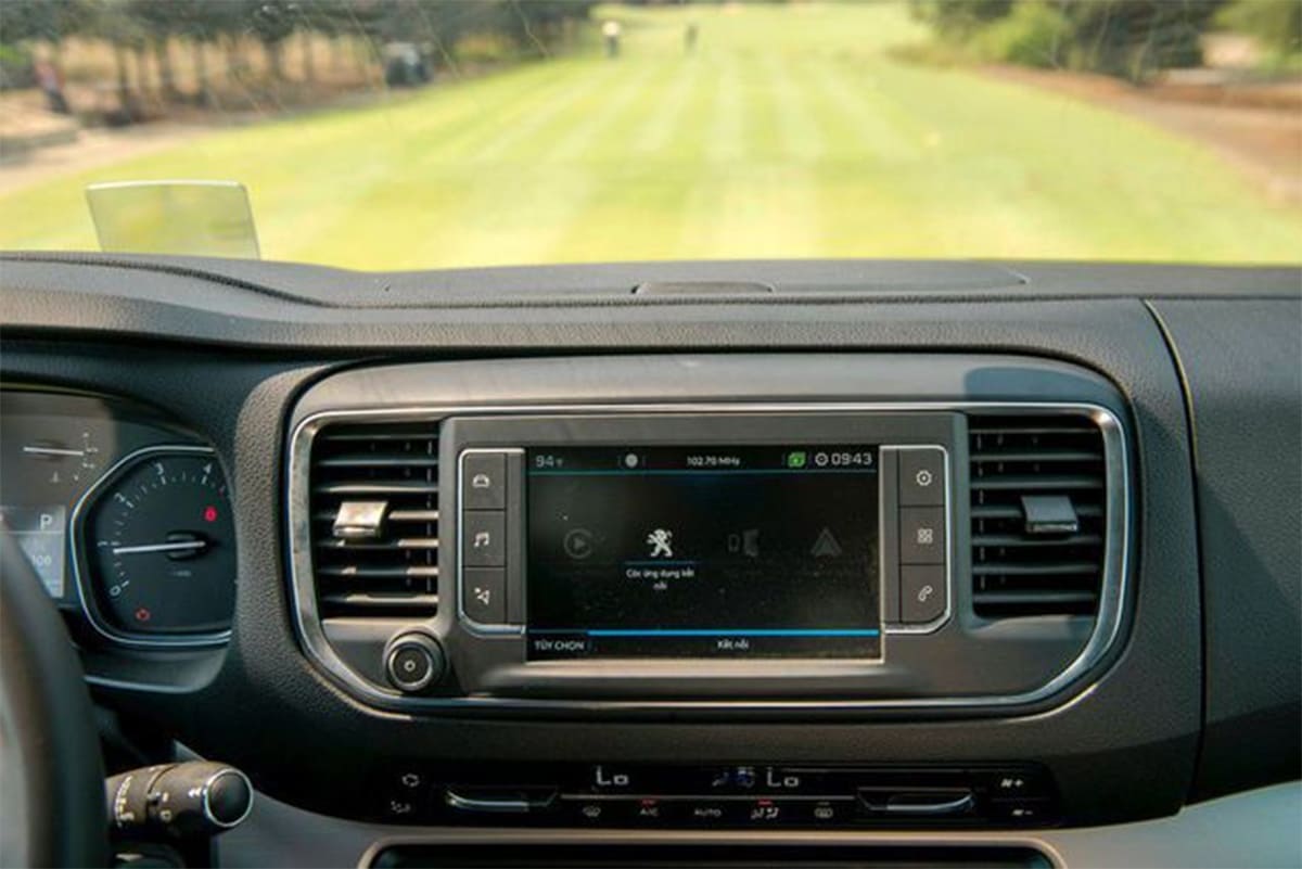 Nội thất xe Peugeot Traveller