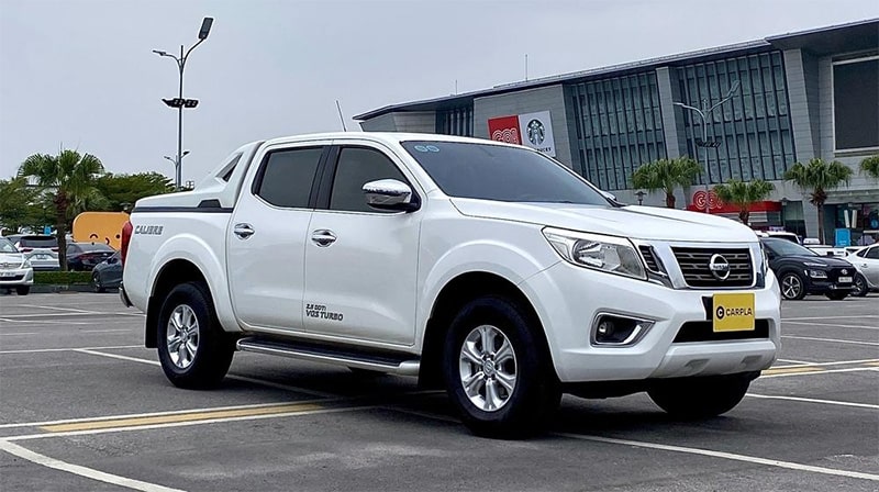 ô tô 5 chỗ gầm cao Nissan Navara