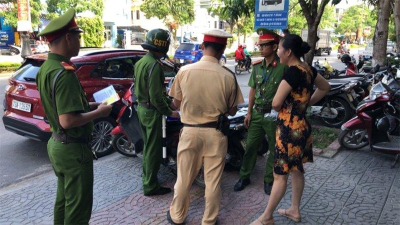 Ô tô đi ngược chiều phạt bao nhiêu