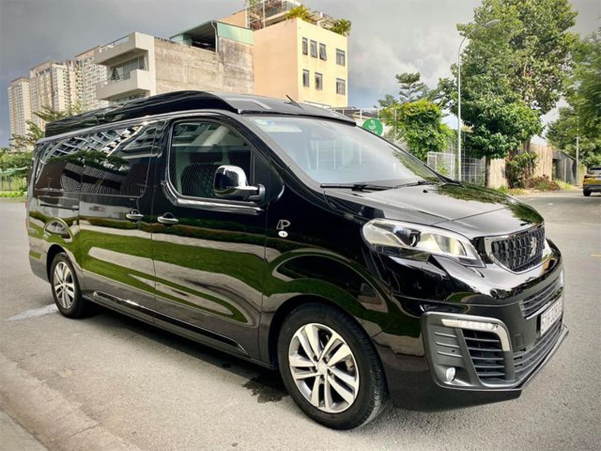 Peugeot Traveller 2023 giá bao nhiêu?