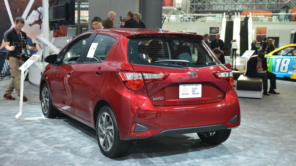 Phần đuôi xe của Yaris 2018 có thiết kế đơn giản