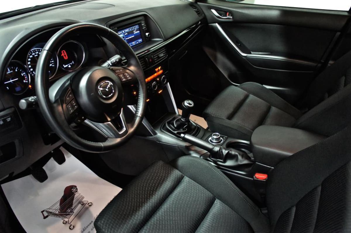 Phần nội thất ghế hàng trước của xe CX-5 2020