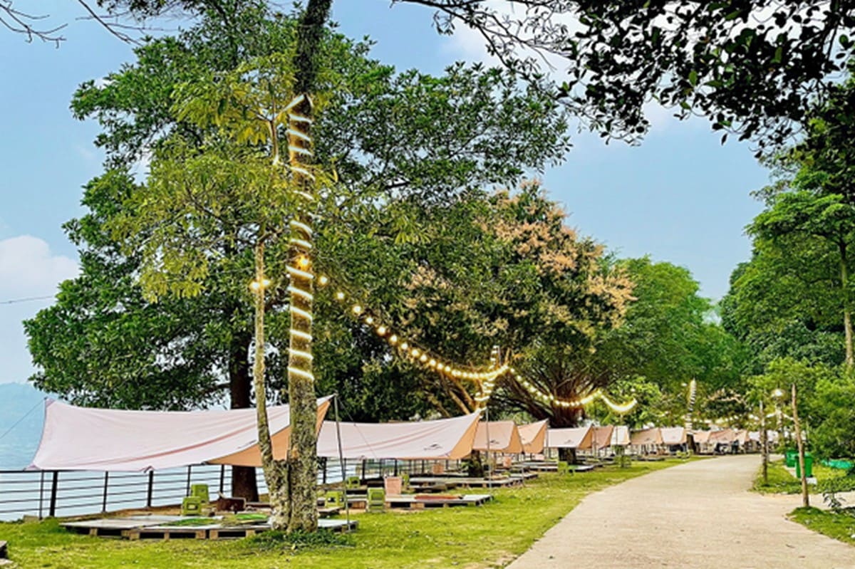 Picnic ở hồ Nam Phương