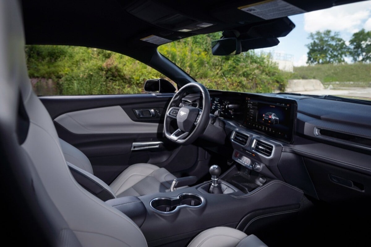 Taplo và vô lăng Mustang thế hệ 7