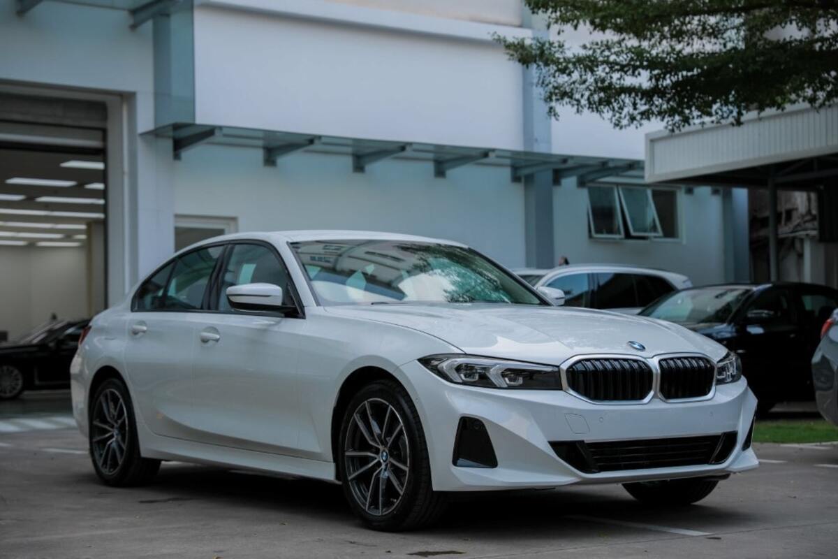 Tất cả 3 phiên bản của BMW 3 Series có thiết kế thể thao với lưới tản nhiệt mở rộng hơn so với thế hệ trước