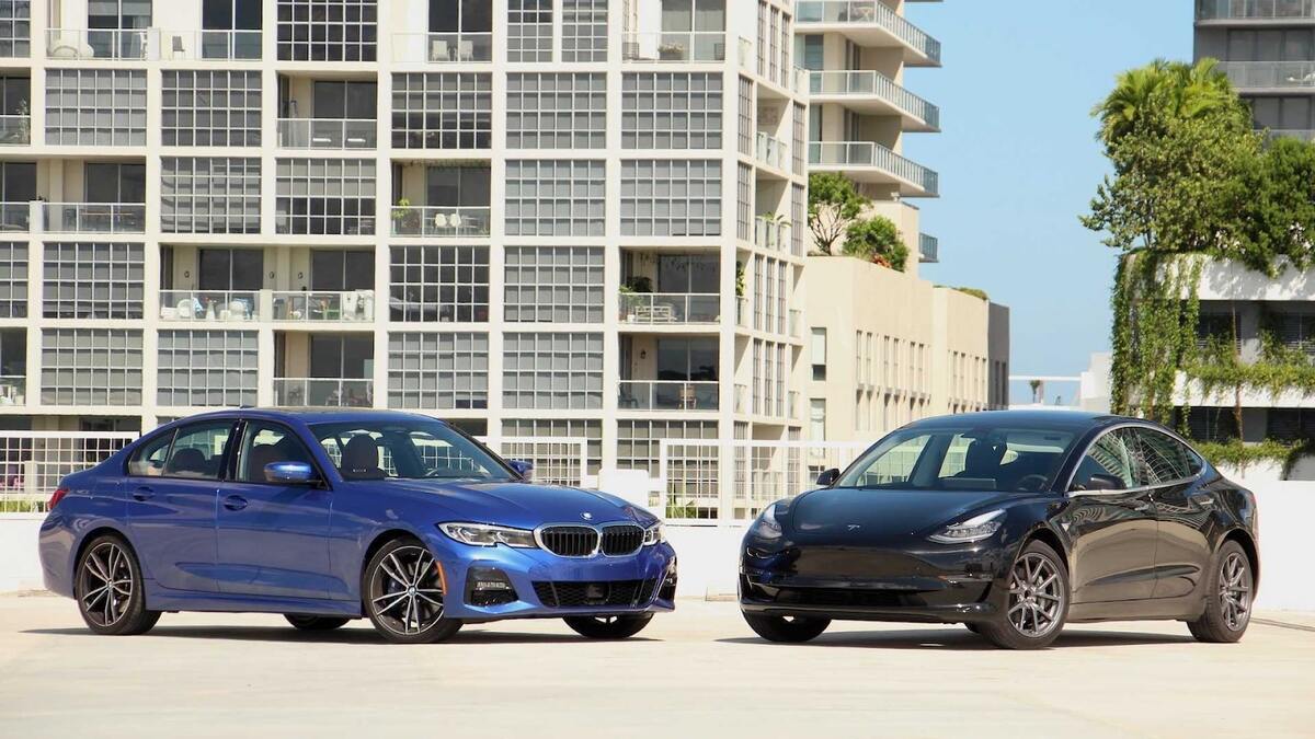Tesla Model 3 và BMW 3 Series là kỳ phùng địch thủ ở phân khúc xe thể thao