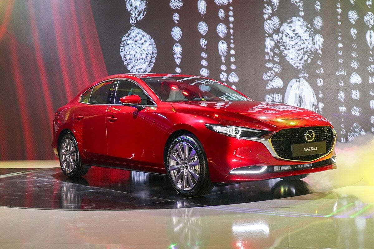 Thân xe của Mazda 3 2020 có các đường nét mượt mà và uyển chuyển