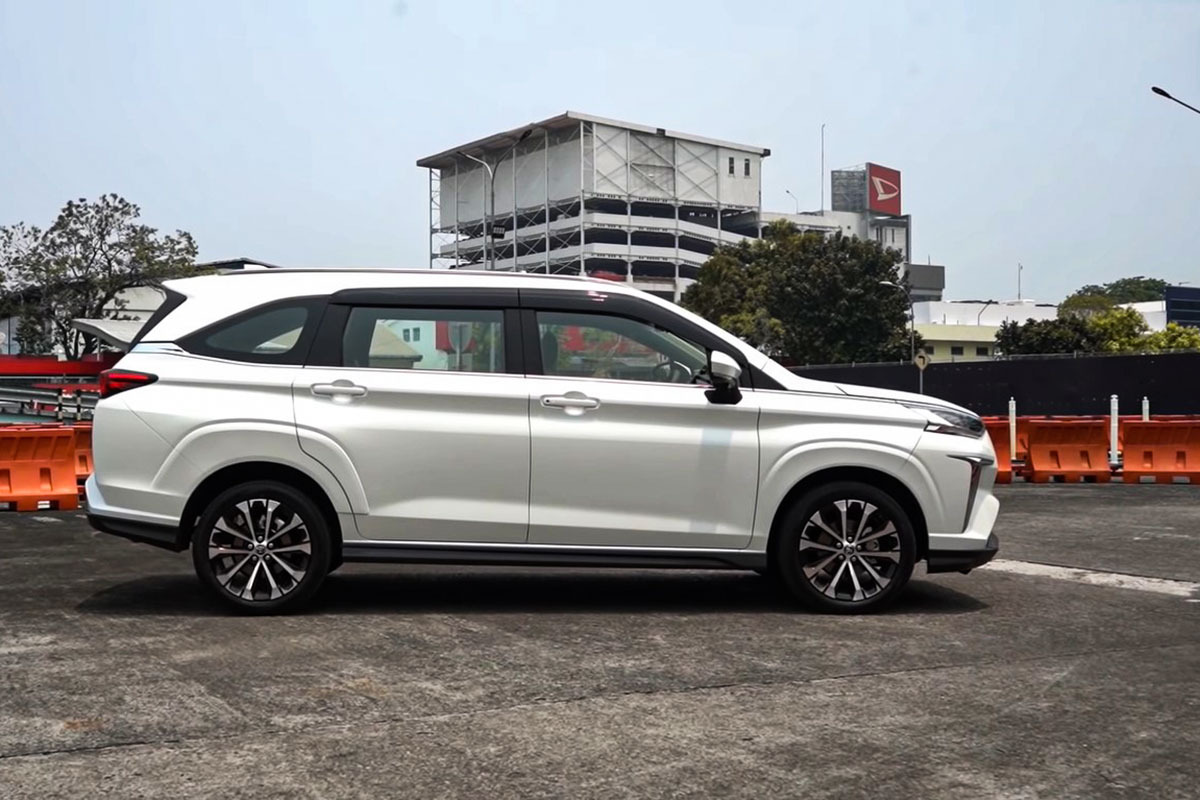 Thân xe của Toyota Veloz Cross được thiết kế với các đường gân dập nổi liền mạch