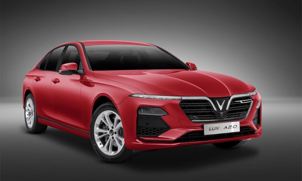 Thân xe Lux A2.0 toát lên vẻ đẹp thể thao đầy cá tính