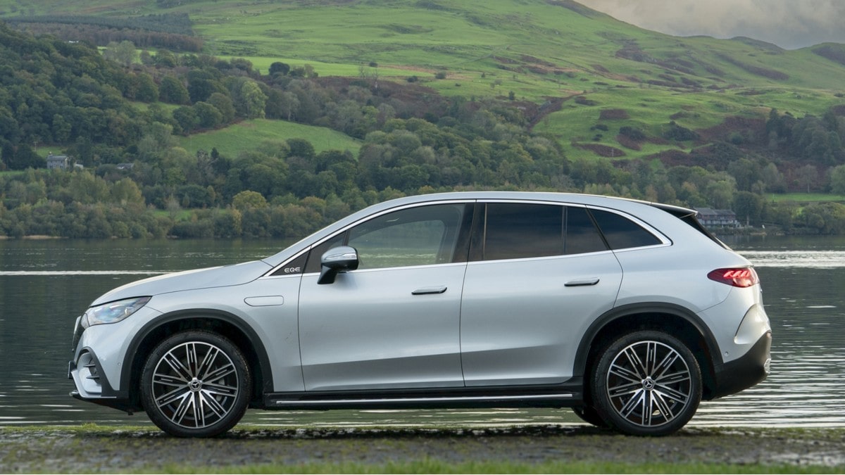 Thân xe Mercedes EQE SUV có thiết kế mềm mại